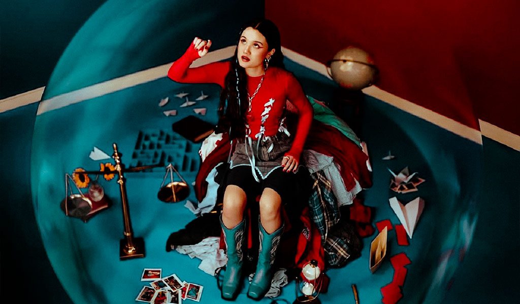 Joaquina lanza su primer álbum «Al romper la burbuja»